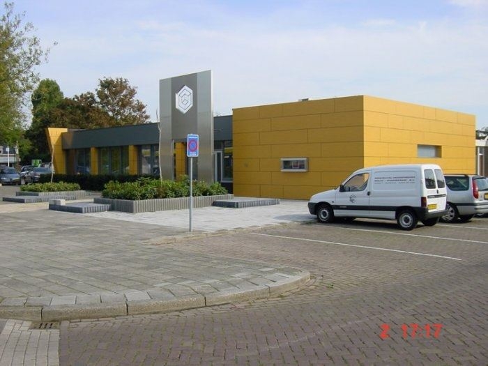 Brokling-Bouw-Verbouwingen-gebouw-bedrijfspand-met-gele-gevelbekleding